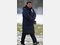 Dick eingepackt gab Otto Rehhagel im dichten Berliner Schneetreiben nach mehr als elf Jahren sein Comeback auf einem Bundesliga-Trainingsplatz.