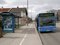 Beim Aussteigen aus Bus: Radfahrer schwerverletzt