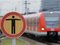 Frau (58) blockiert Gleise mit Pkw - Bahnen verspätet